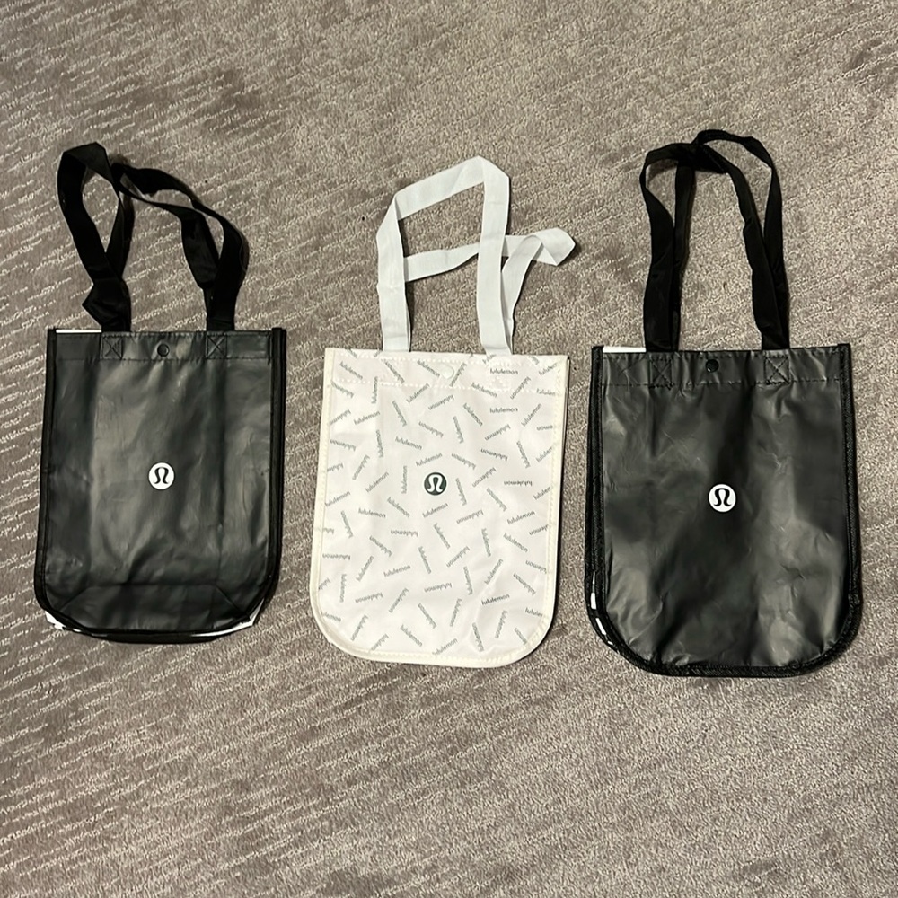 Lululemon shopping totes